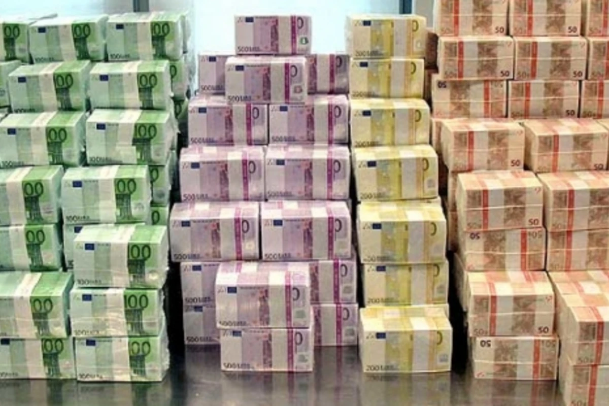 Расследуется дело о привезенных в Баку 16 миллиардах евро