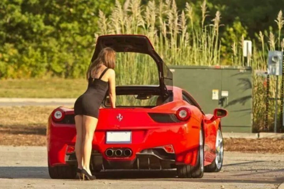 Sosial şəbəkələrin yeni dəbi: bahalı avtomobillər və seksual qızlar (FOTO) Sosial şəbəkələrin yeni dəbi: bahalı avtomobillər və seksual qızlar (FOTO)