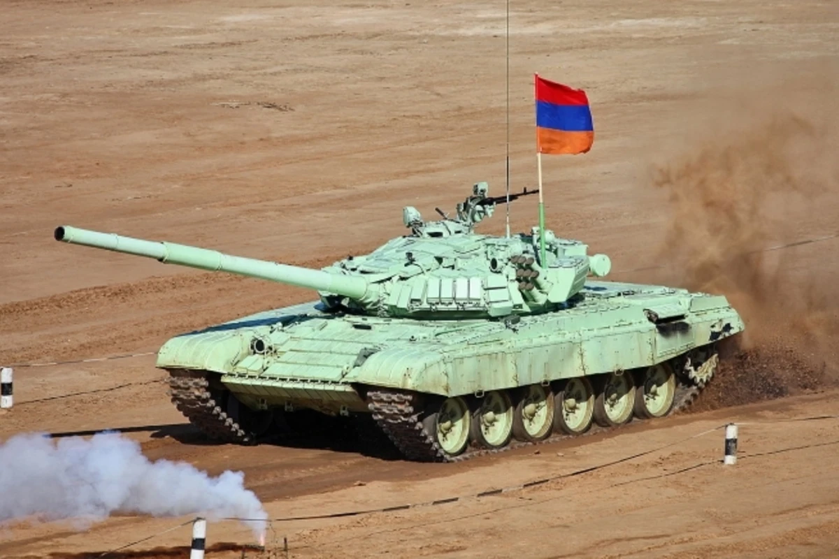 Армянские танки попали на мину (видео) Армянские танки попали на мину (видео)