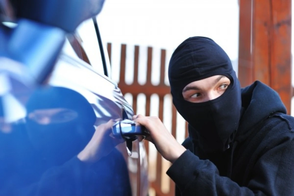 В Баку из автомобиля украдены драгоценности на 40 тысяч манат