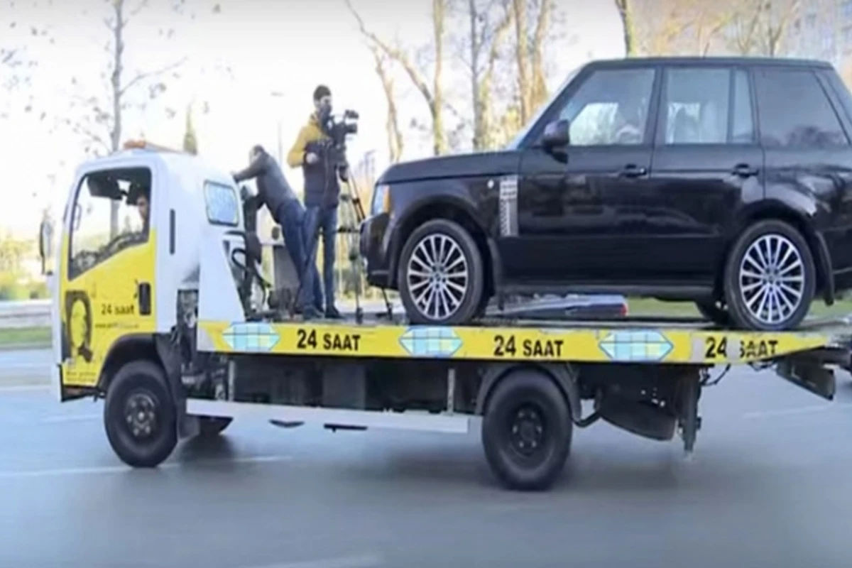 Азербайджанское Общественное телевидение в открытую агитирует нарушения дорожного движения (видео) Азербайджанское Общественное телевидение в открытую агитирует нарушения дорожного движения (видео)