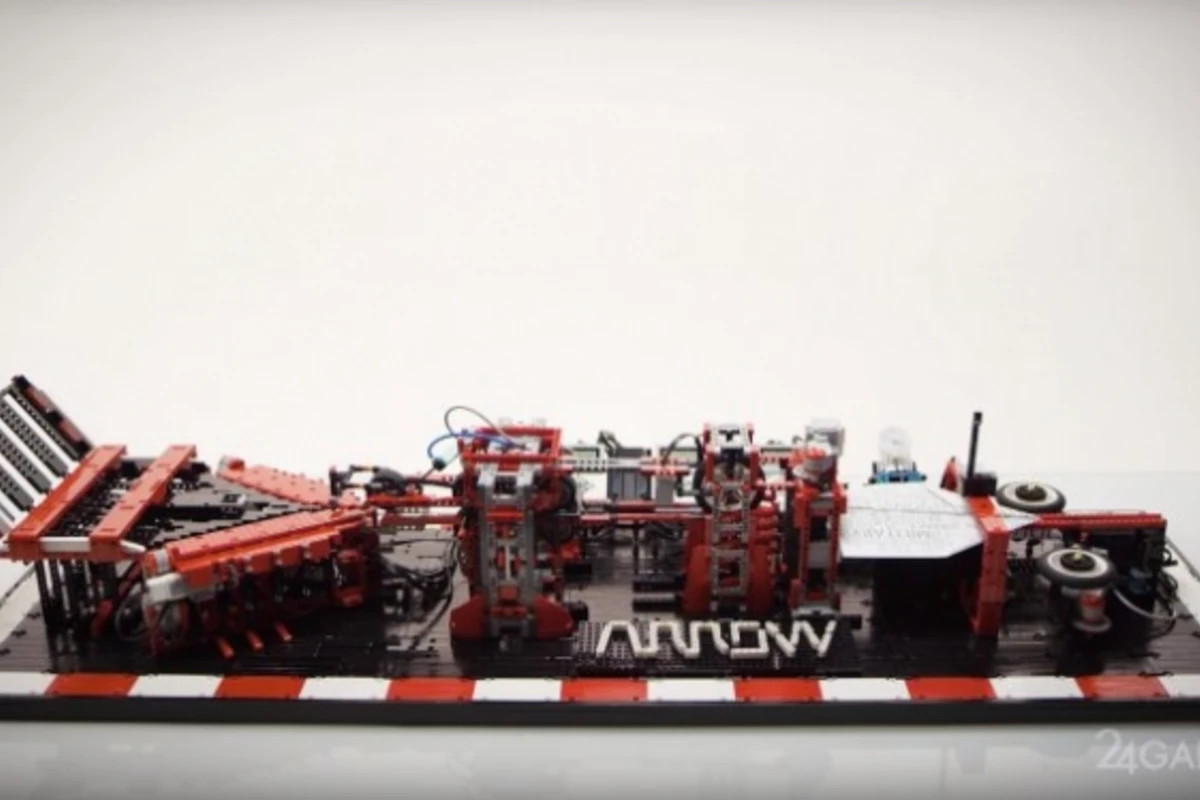 LEGO-завод по созданию бумажных самолётиков (видео)