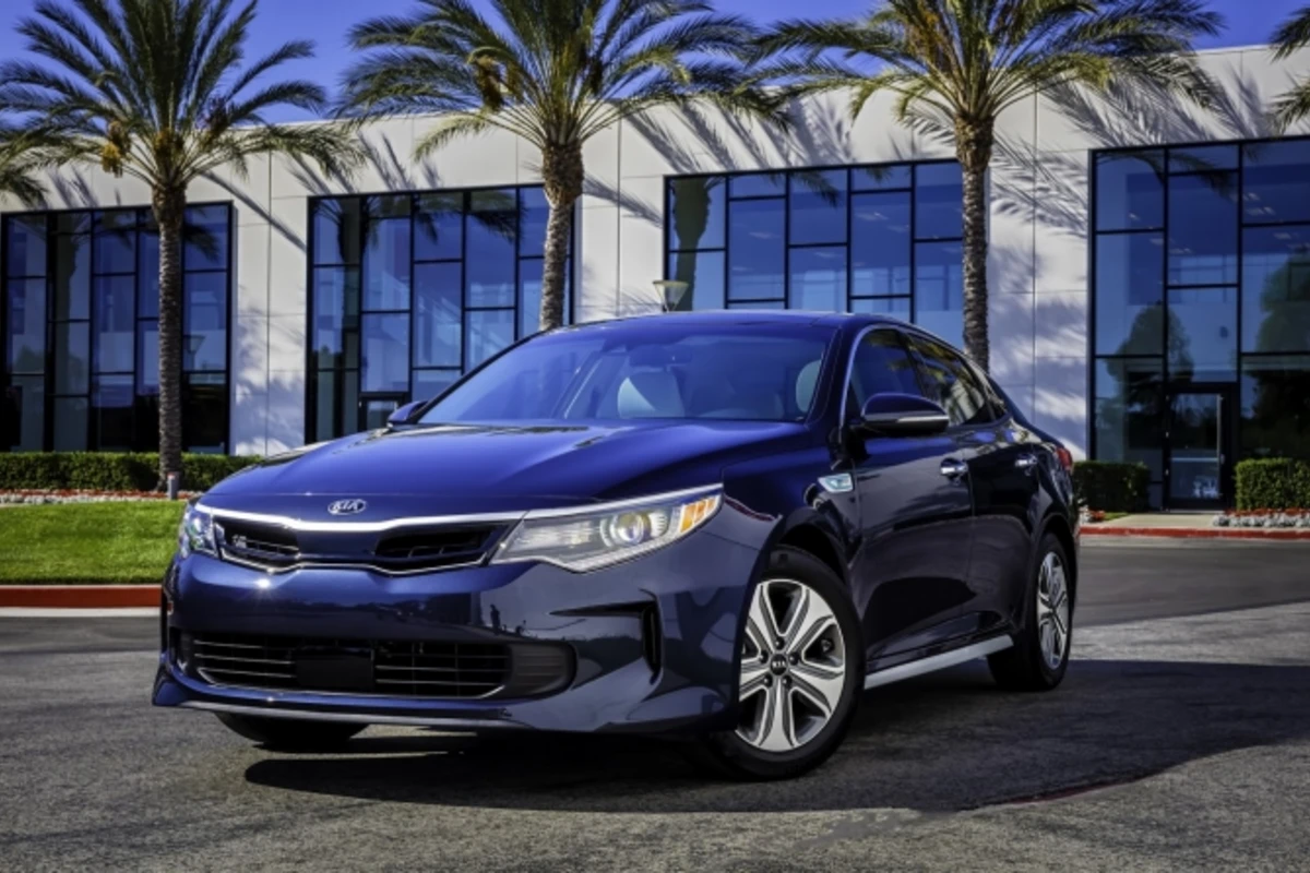 Линейка Kia пополнилась первым розеточным гибридом