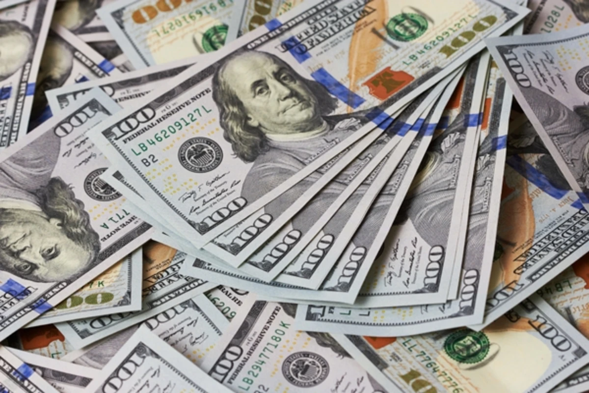 Azərbaycanda dollar ucuzlaşa-ucuzlaşa gedir Azərbaycanda dollar ucuzlaşa-ucuzlaşa gedir
