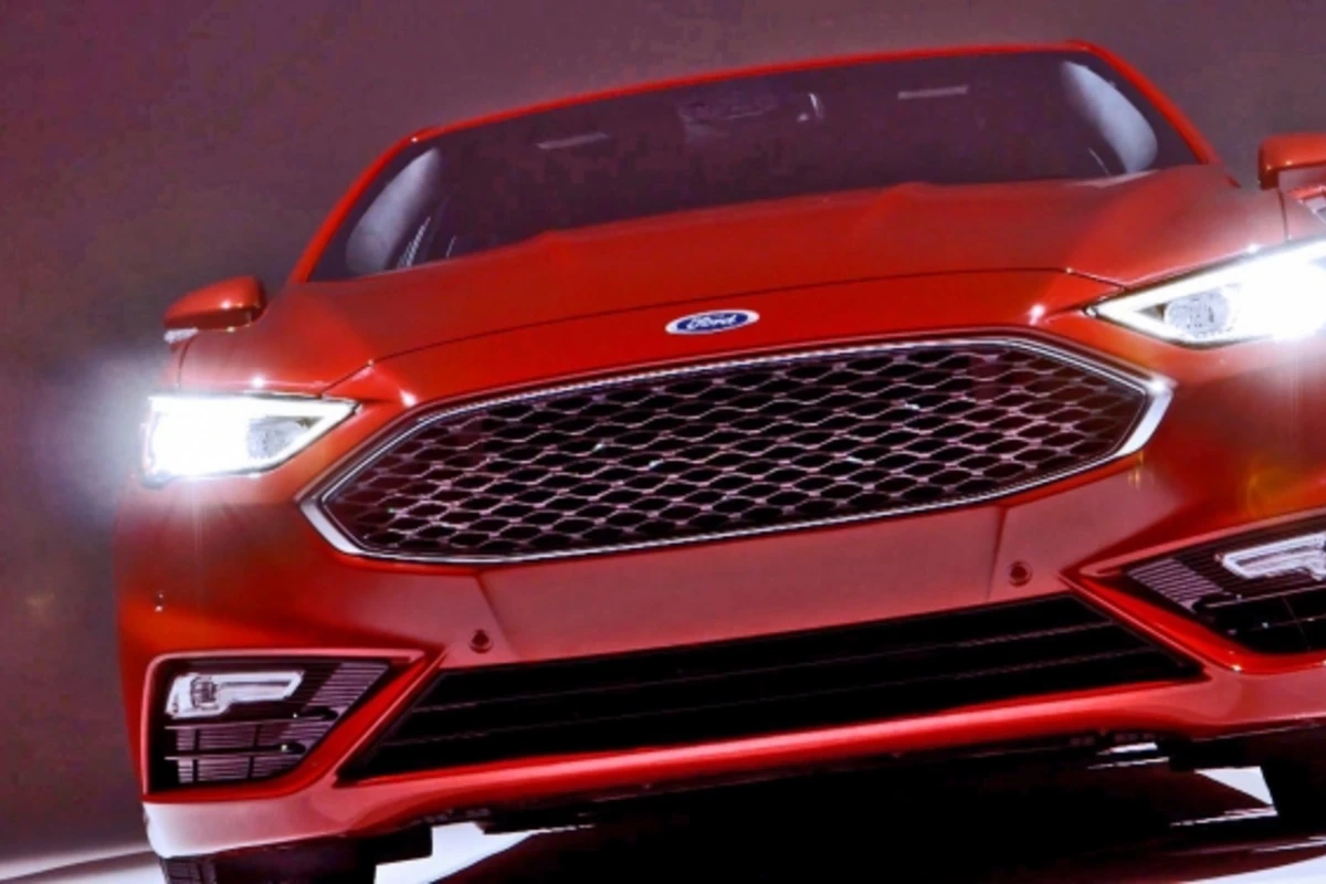 Компания Ford научила седан Fusion V6 Sport перепрыгивать ямы (видео)