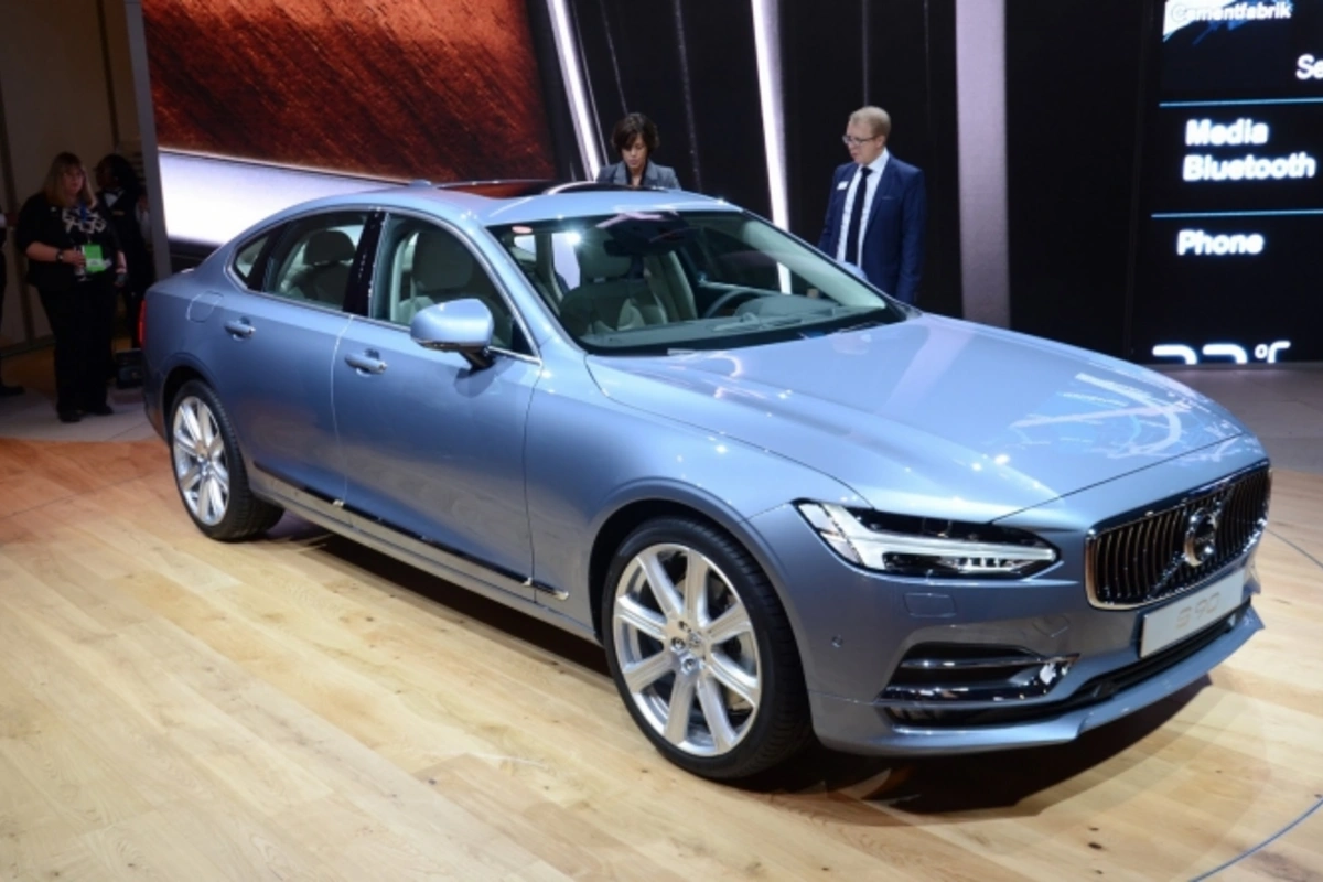 Volvo начнет выпуск автомобилей без ключей (видео)