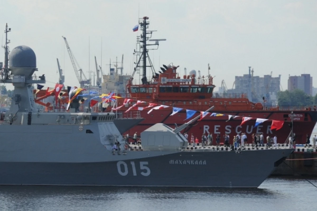 Российские военные корабли вновь посетят Бакинскую бухту