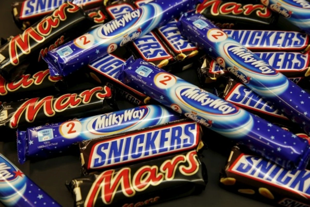 Осторожно! В батончиках Mars и Snickers нашли пластик