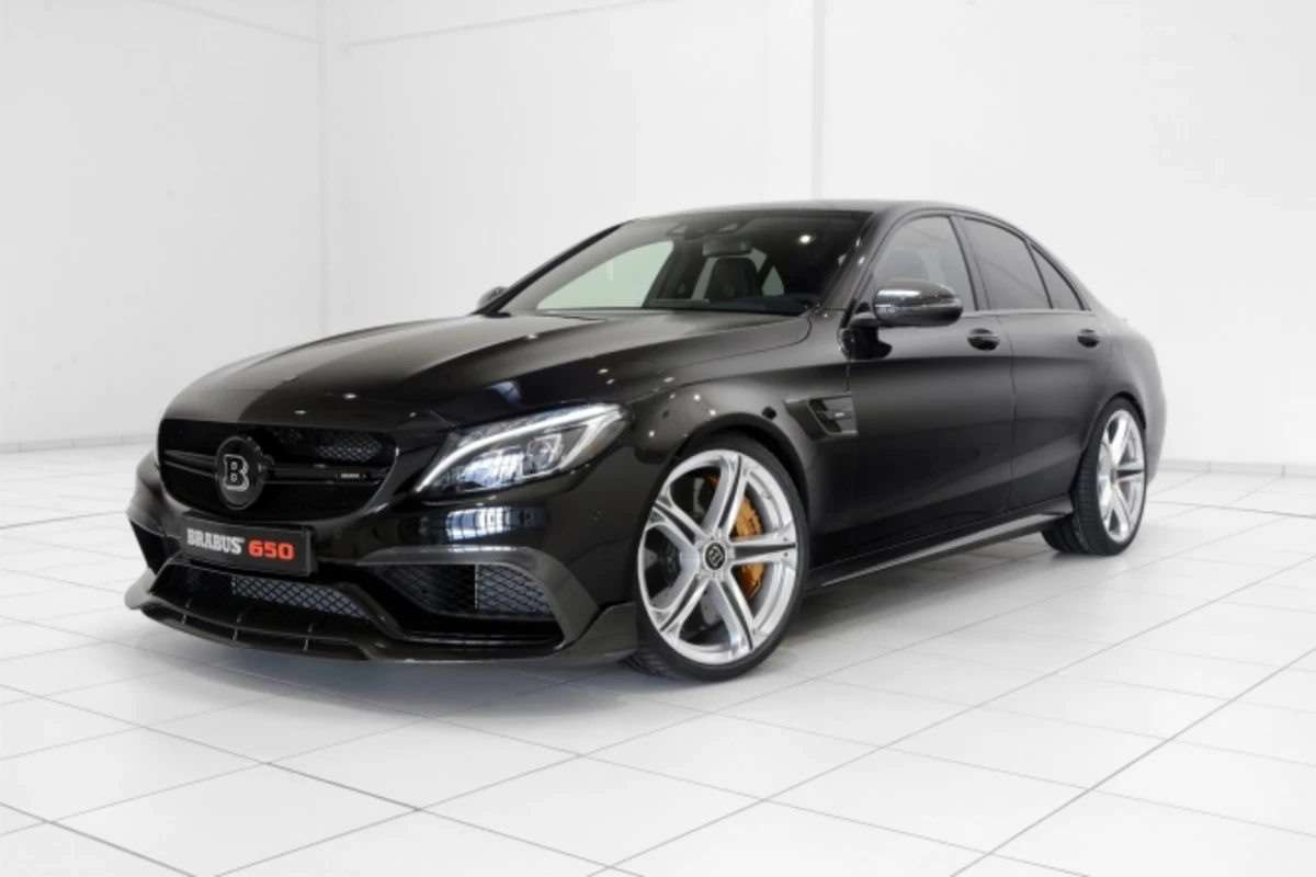 Brabus нафаршировал Mercedes-AMG C63 S (фото) Brabus нафаршировал Mercedes-AMG C63 S (фото)