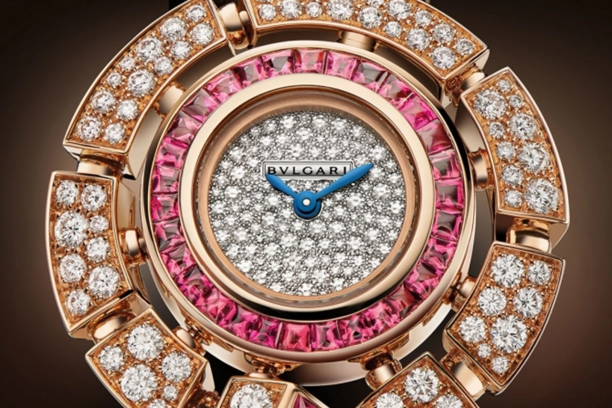 Bulgari представил новую коллекцию стильных женских часов со змеиными мотивами
