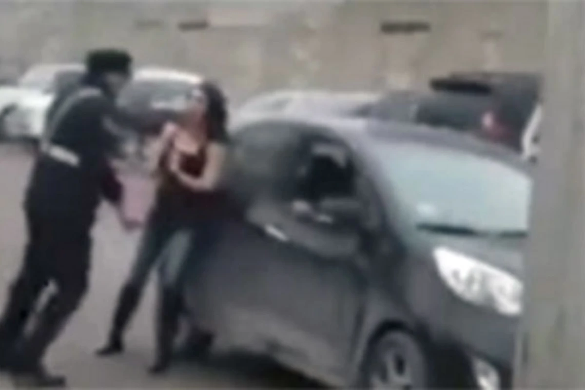 Bakıda qadın sürücünü döyən polis 7 il həbs edilə bilər (VİDEO) Bakıda qadın sürücünü döyən polis 7 il həbs edilə bilər (VİDEO)