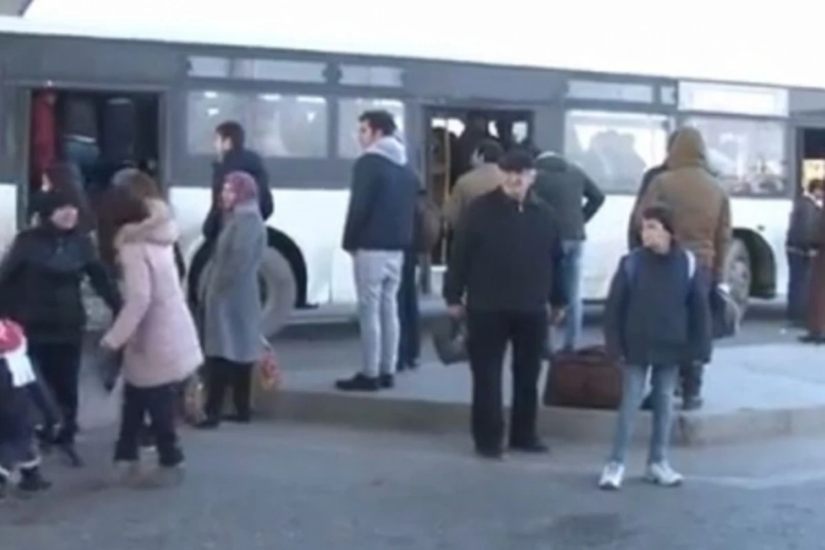 В Баку водители автобусов подняли стоимость проезда (видео)