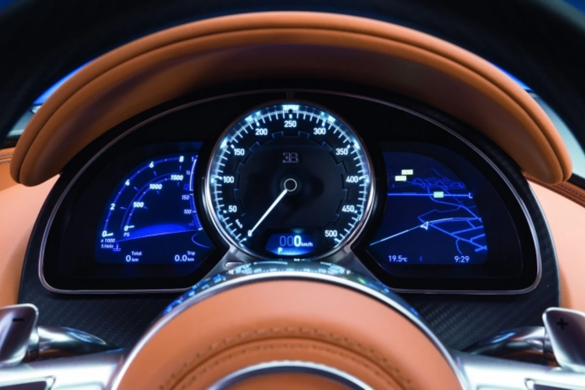 Bugatti представила серийную 1500-сильную замену «Вейрону» с максималкой 418 км/ч (галерея)