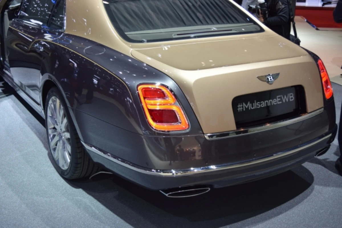 Британский флагман компании Bentley предстал в Женеве с новой улыбкой (фото)