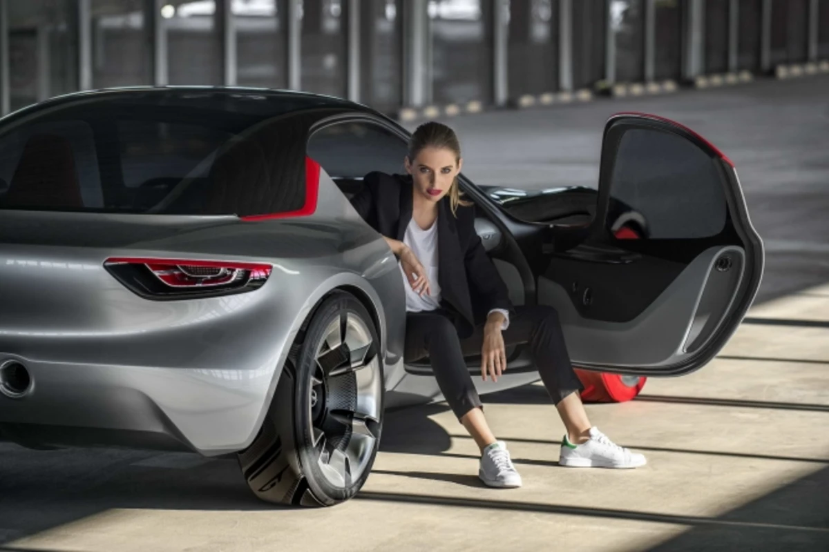В Женеве презентовали спортивное концептуальное купе Opel GT Concept (фото)