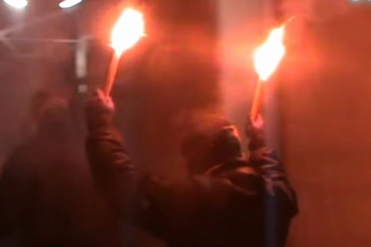 В Киеве атаковали российское посольство (видео)