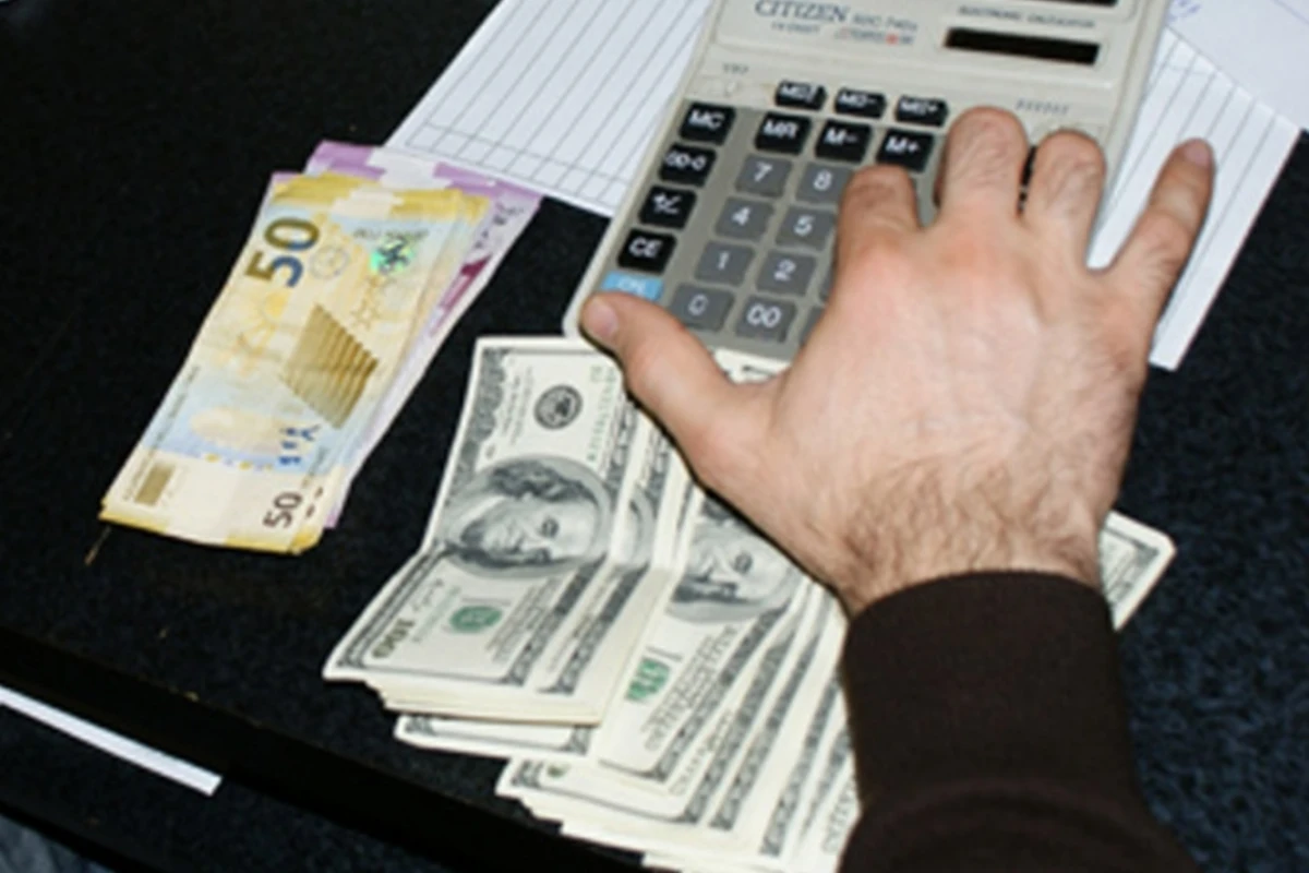 Список банков в Азербайджане, где можно выгодно обменять валюту