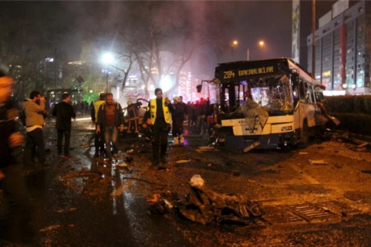 Количество жертв в Анкаре возросло до 34 и 125 раненых (фото, видео)