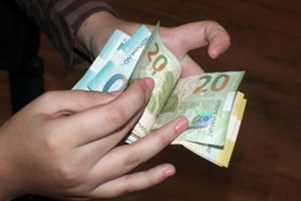 Самые высокооплачиваемые работники в Баку - 2500 манат