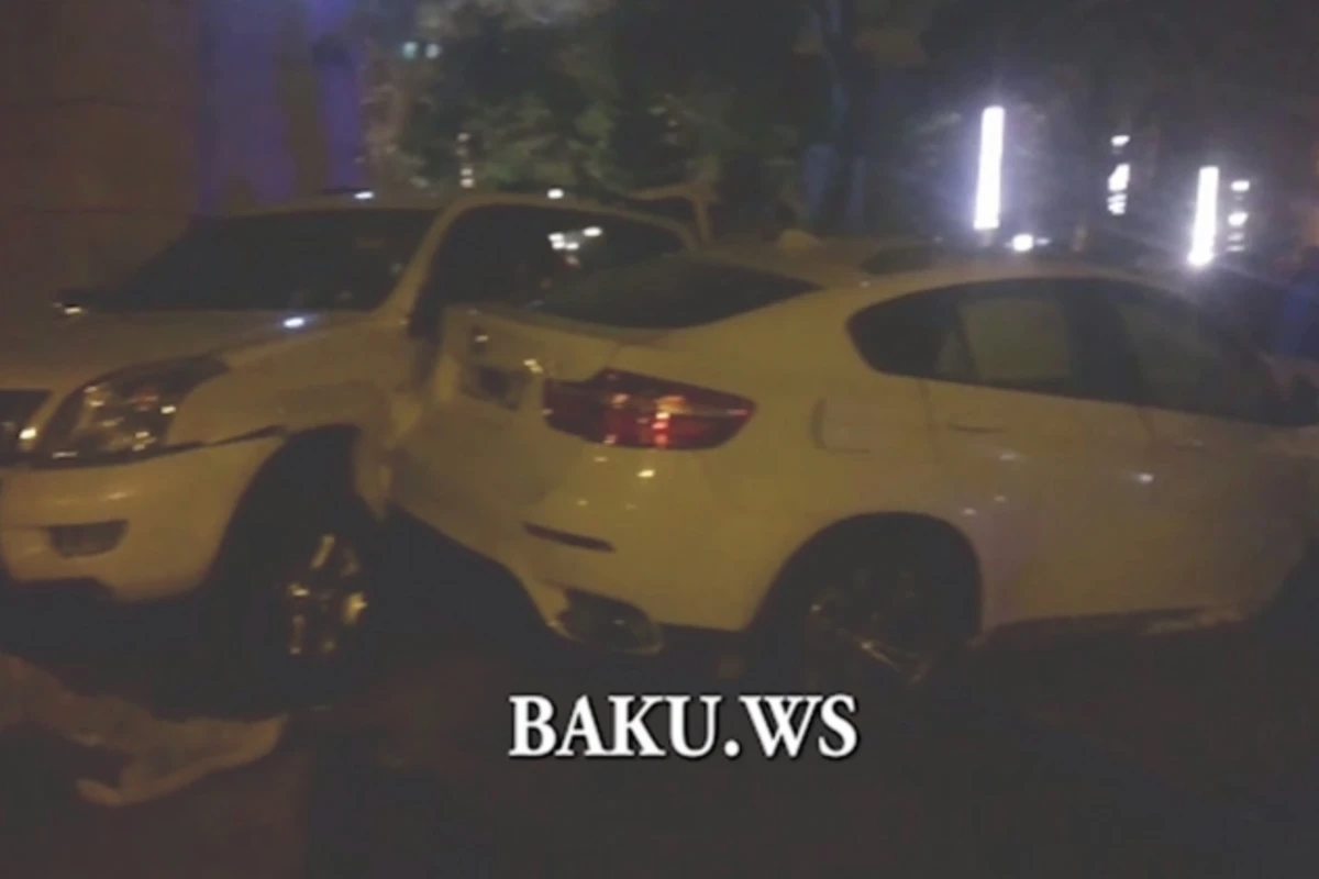 Распространились кадры цепной аварии в Баку с участием BMW X6 (видео)