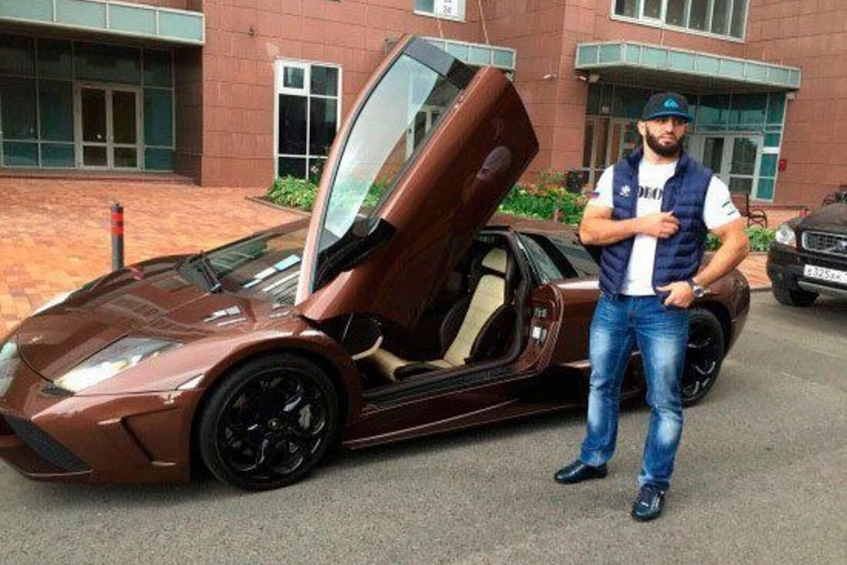 Lamborghini бойца MMA врезался в столб (видео)