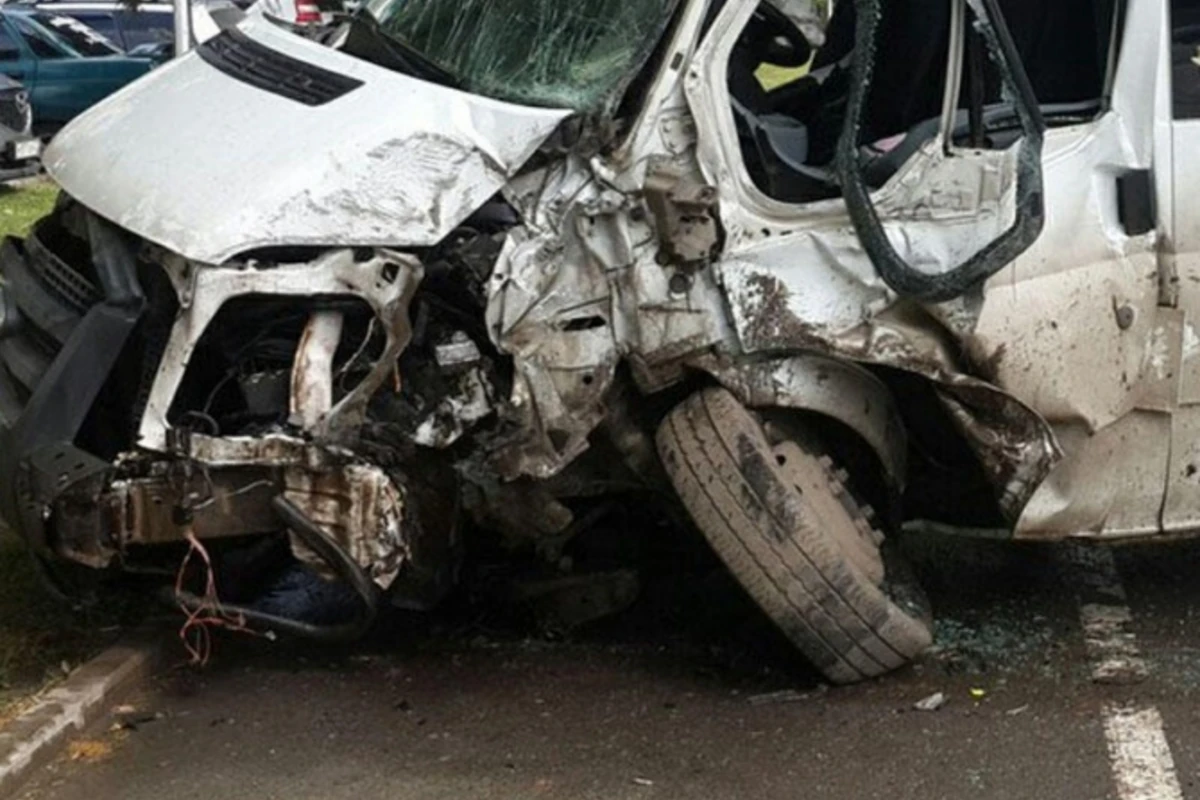 В Баку попал в аварию автобус со школьниками