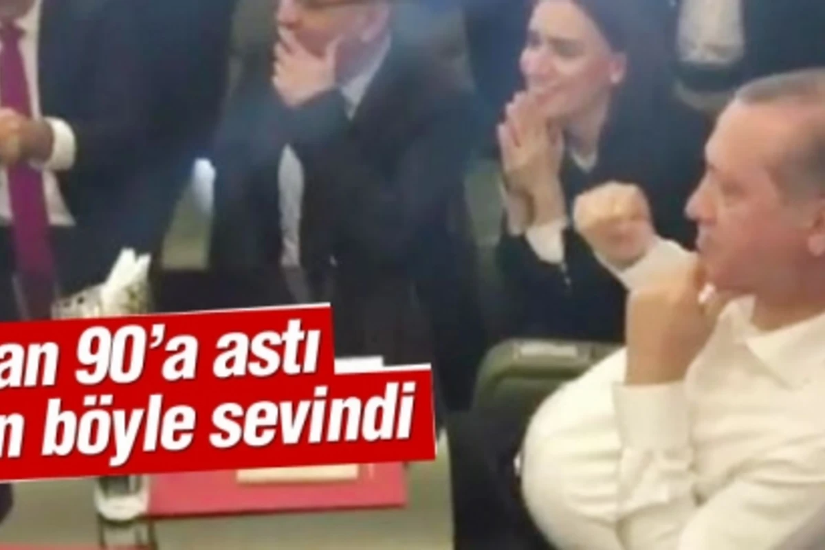 Ərdoğan Türkiyə yığmasının qoluna təyyarədə sevindi (VİDEO) Ərdoğan Türkiyə yığmasının qoluna təyyarədə sevindi (VİDEO)