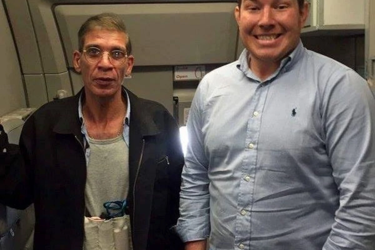 Заложник египетского самолета сделал селфи с террористом