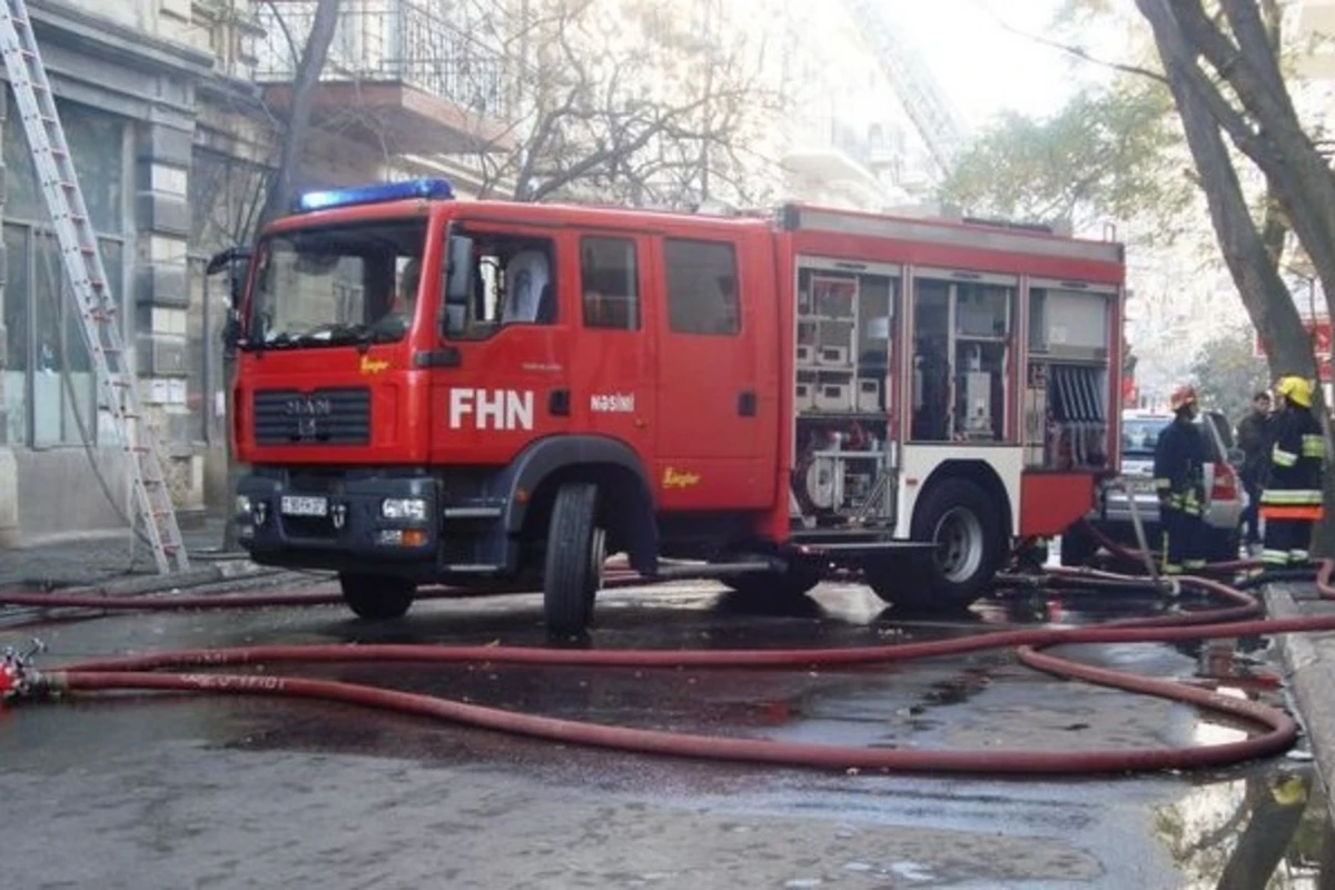 Пожар в жилом здании в Азербайджане: эвакуированы 10 человек