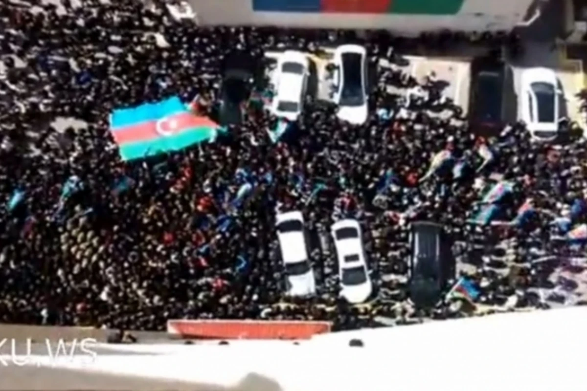 Народ Азербайджана вышел на улицы за свободу Карабаха (видео)