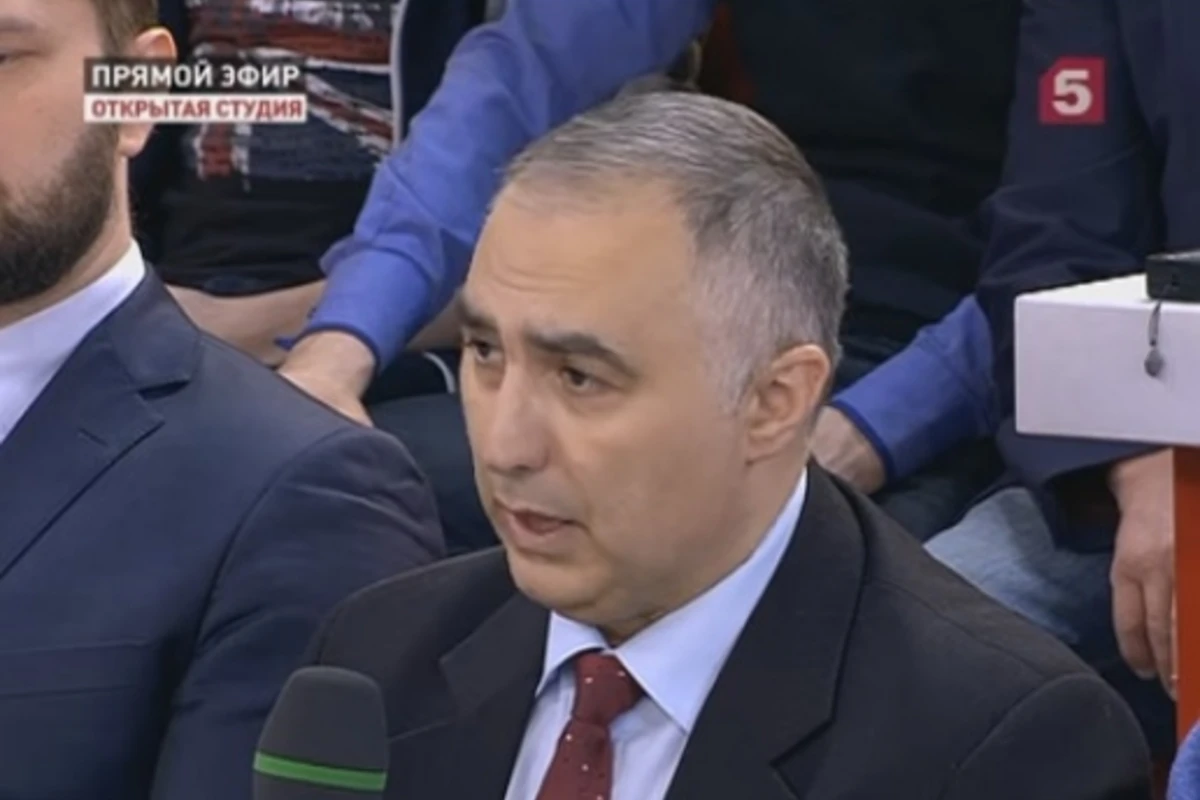 Азербайджанский политолог заткнул армянского коллегу (видео)