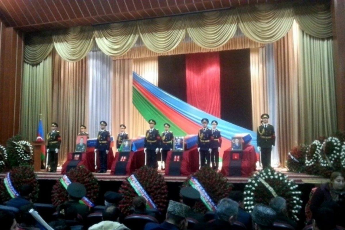 Тела погибших пилотов ВС Азербайджана преданы земле (обновлено, фото)