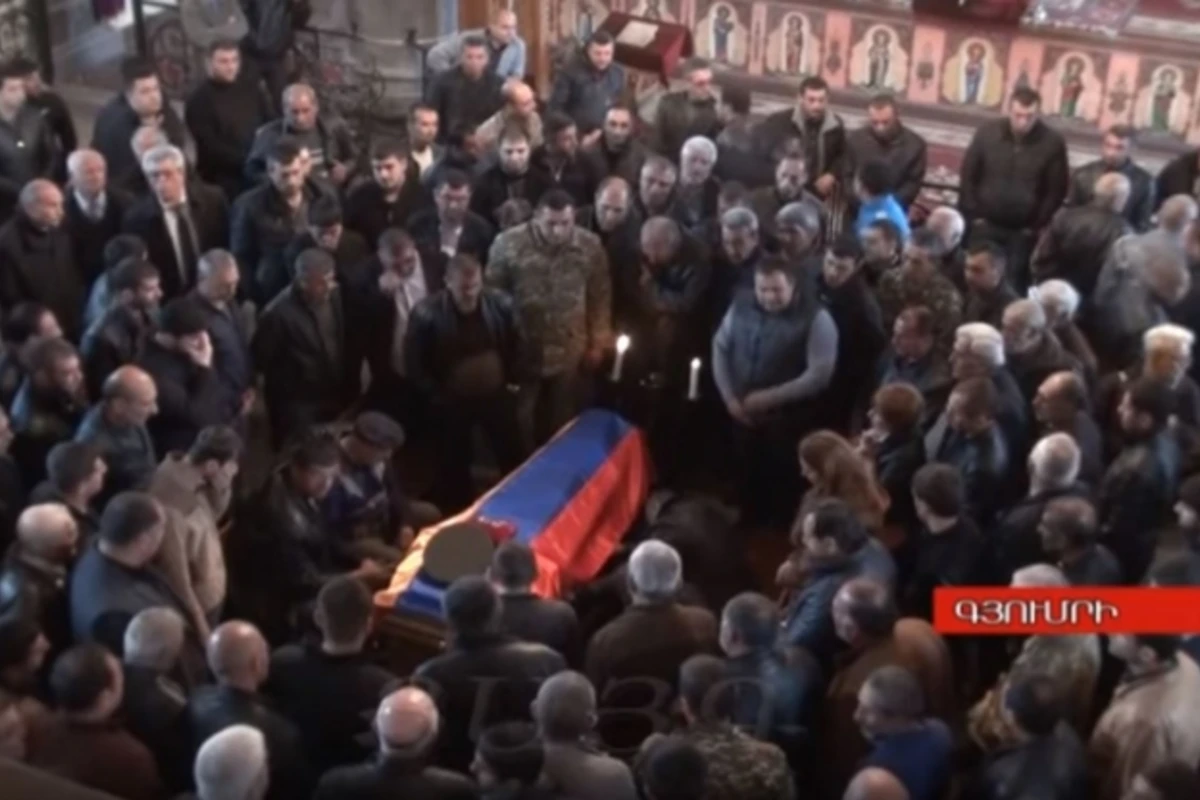 Ermənilərin ölümünü gizlətdiyi polkovnikin dəfn videosu