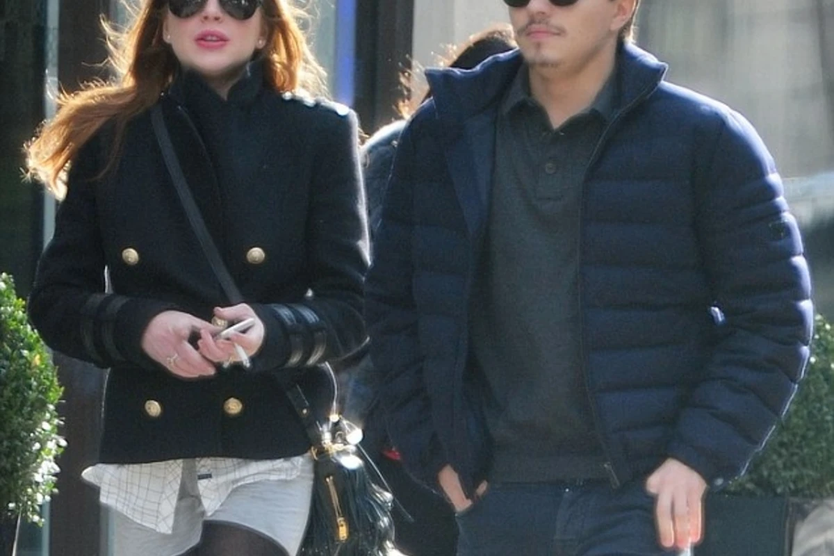 Lindsi Lohan rus sevgilisi ilə nişanlandı (FOTO)