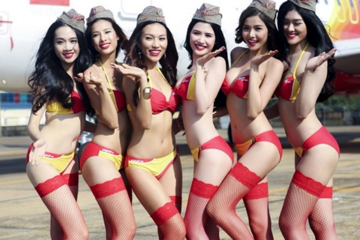 Bikinili stüardessaların çalışdığı aviaşirkət (FOTO)