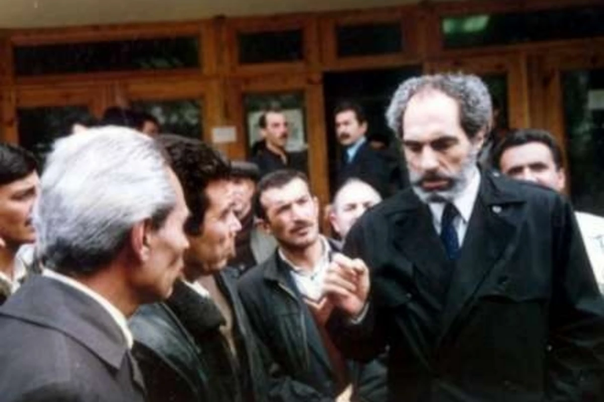 Əbülfəz Elçibəyin şəxsi silahı haqda ilginc məlumatlar... Əbülfəz Elçibəyin şəxsi silahı haqda ilginc məlumatlar...