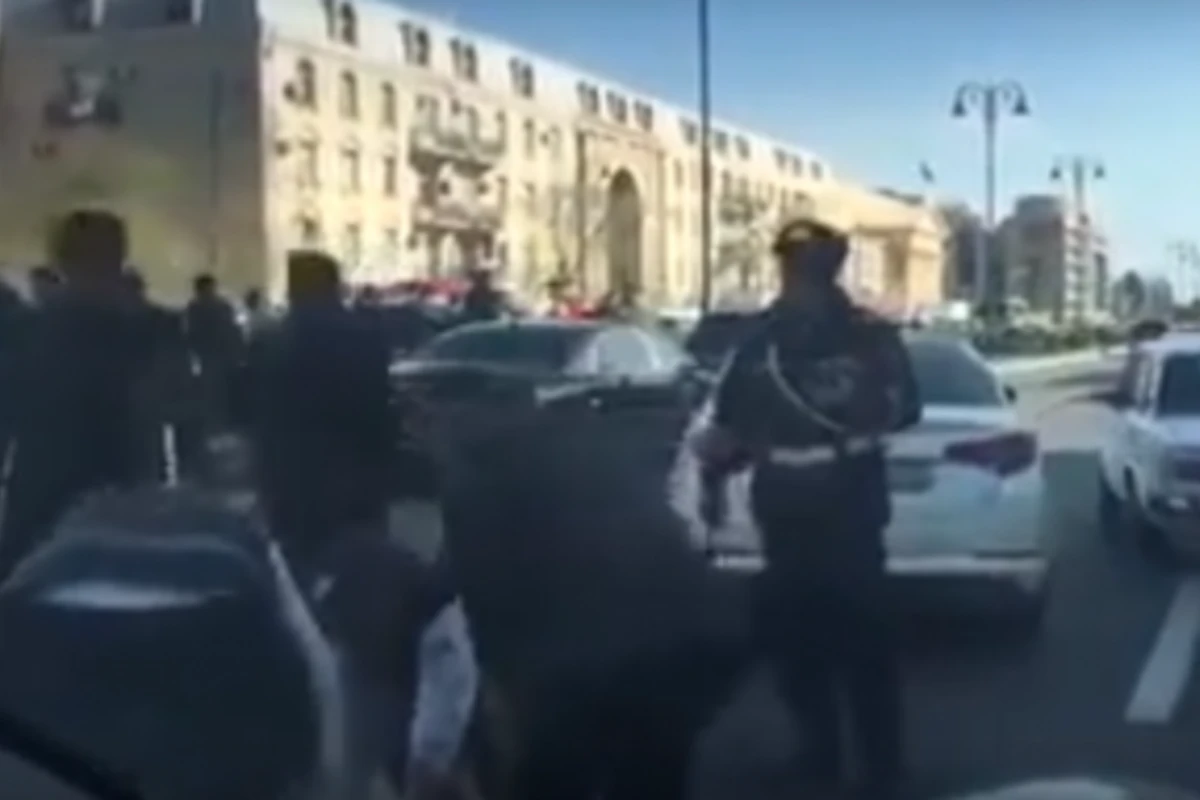 В Баку в ДТП женщине оторвало ногу (видео) В Баку в ДТП женщине оторвало ногу (видео)