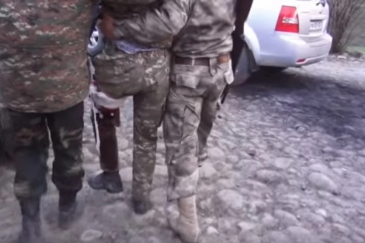 Раненного армянина увозят с поста (видео) Раненного армянина увозят с поста (видео)