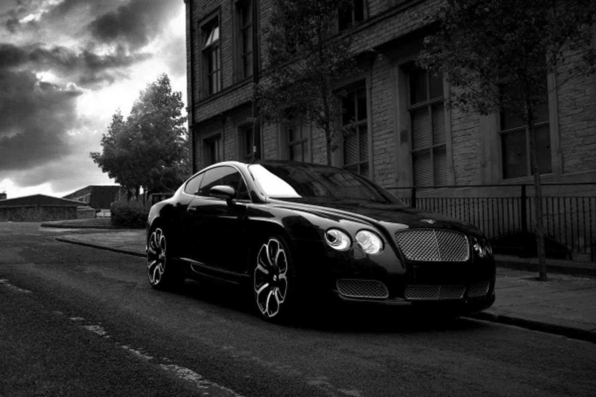 Опубликованы кадры угона Bentley вместе с ее владелицей (видео)