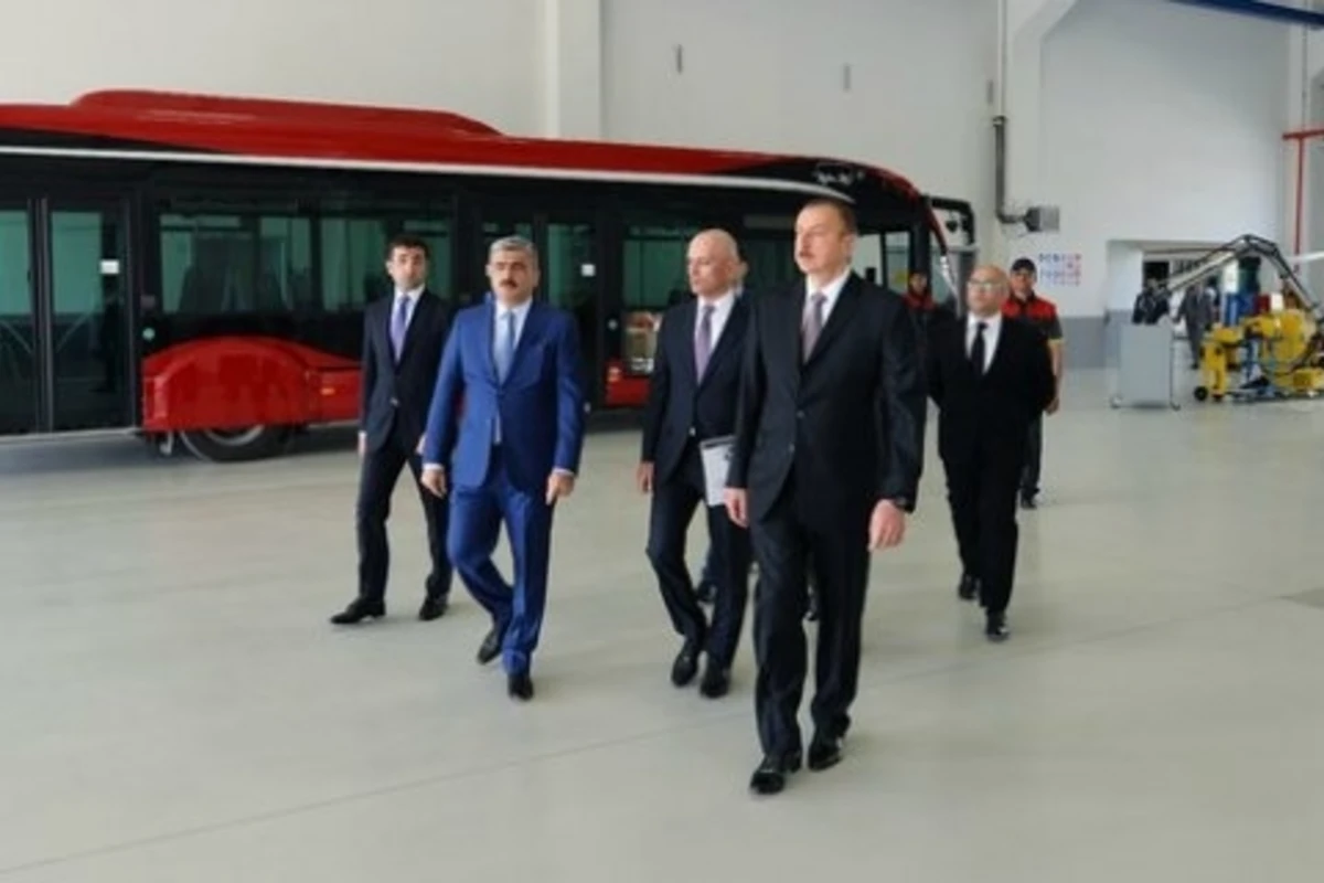 Ильхам Алиев на открытии депо BakuBus