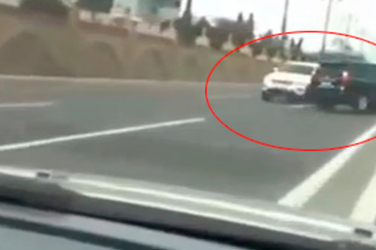 В Баку водитель Lexus устроил гонки на проезжей части (видео)
