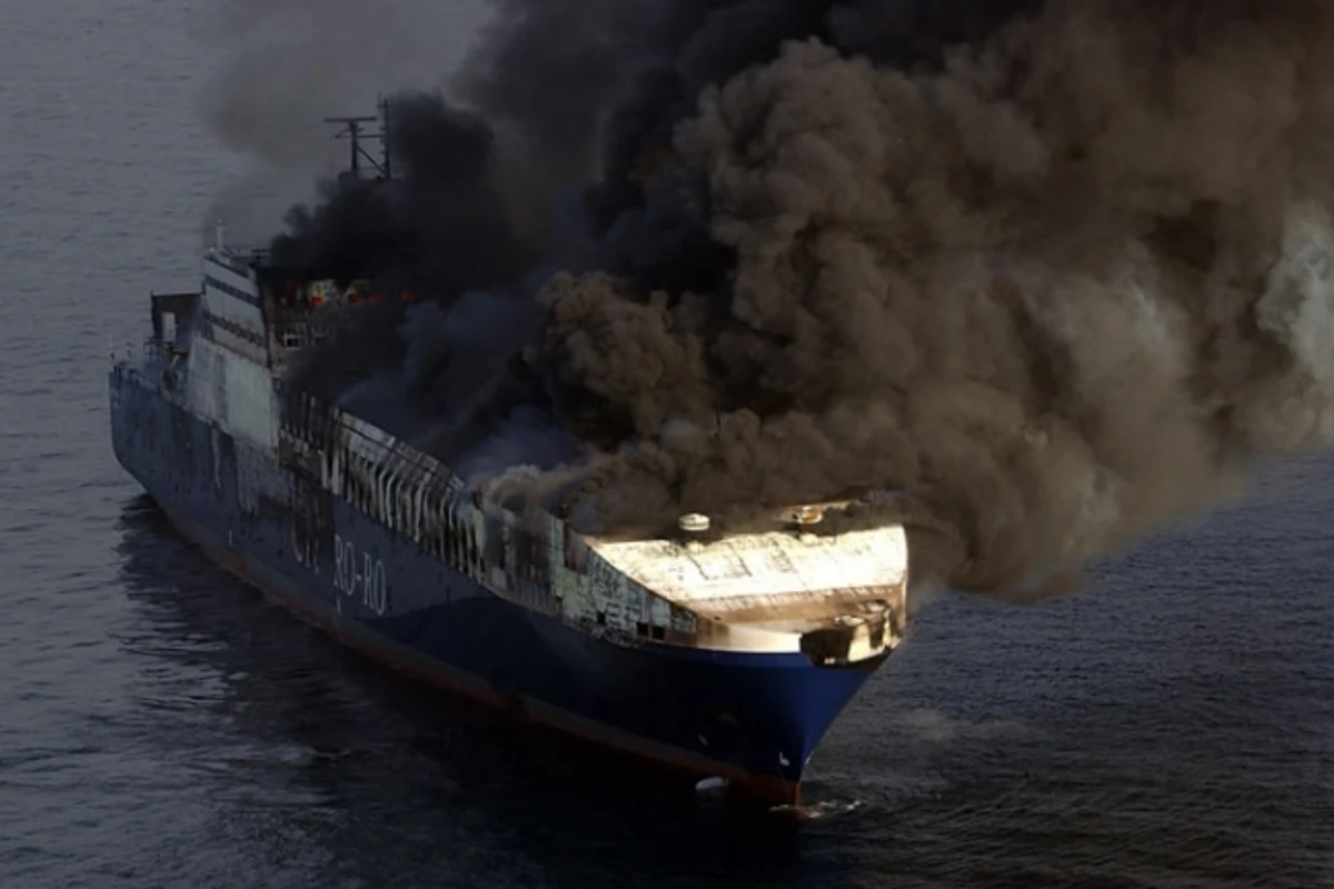 При пожаре на российском танкере в Каспийском море 1 человек погиб, 18 эвакуированы (обновлено)