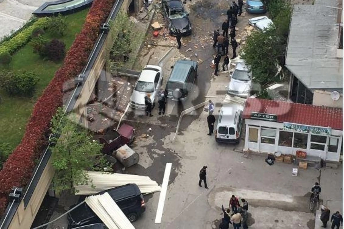 Bakıda metro yaxınlığındakı güclü partlayışla bağlı yeni xəbər (FOTO) Bakıda metro yaxınlığındakı güclü partlayışla bağlı yeni xəbər (FOTO)