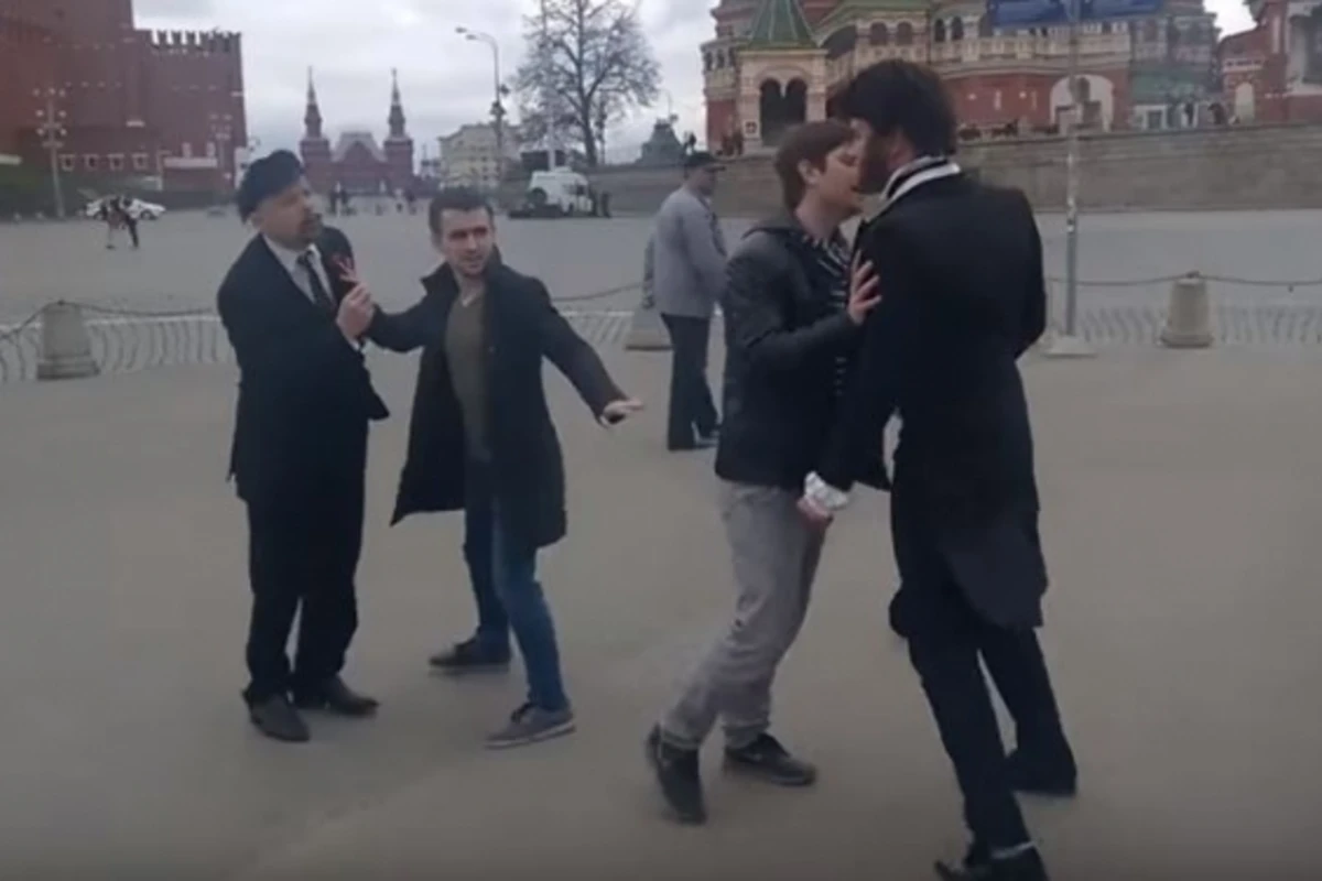 Пушкин подрался с Лениным на Красной площади (видео)