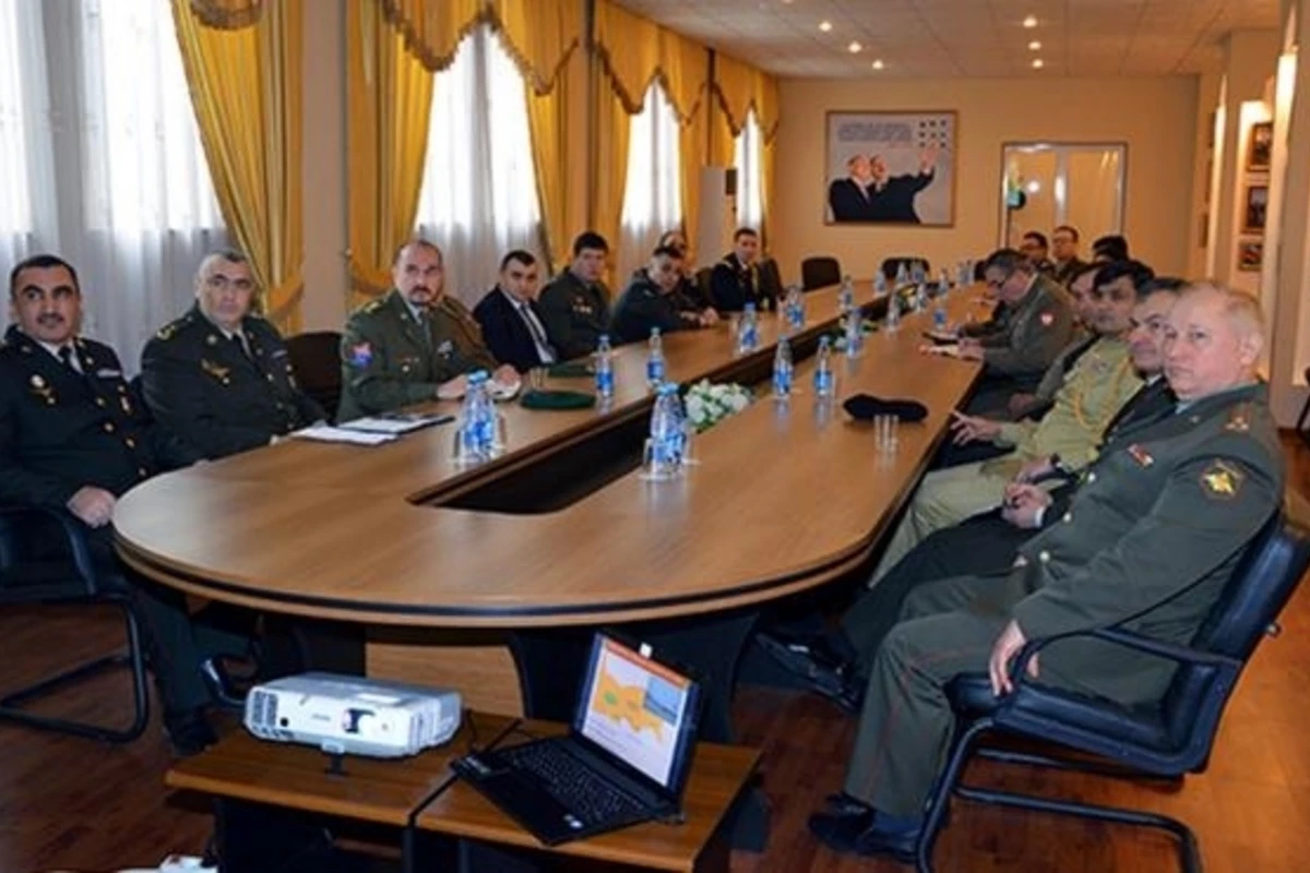 Минобороны Азербайджана собрало военных атташе