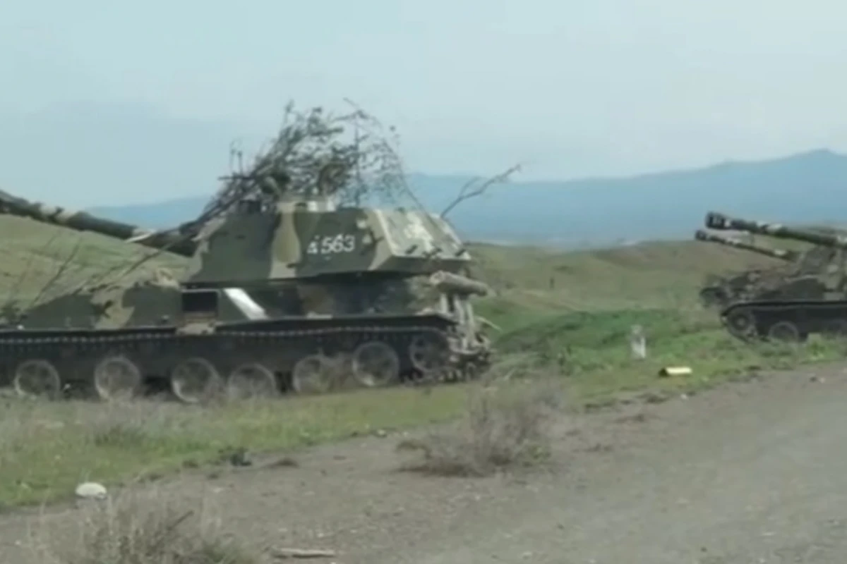 Армения перебрасывает технику в Карабах (видео)