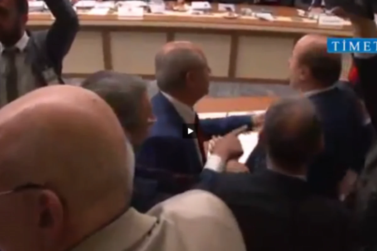 Депутаты подрались (видео)