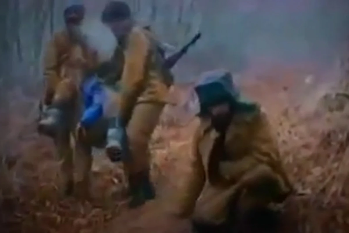 Опубликовано видео армянских солдат, перетаскивающих тела сослуживцев в Карабахе (архив)