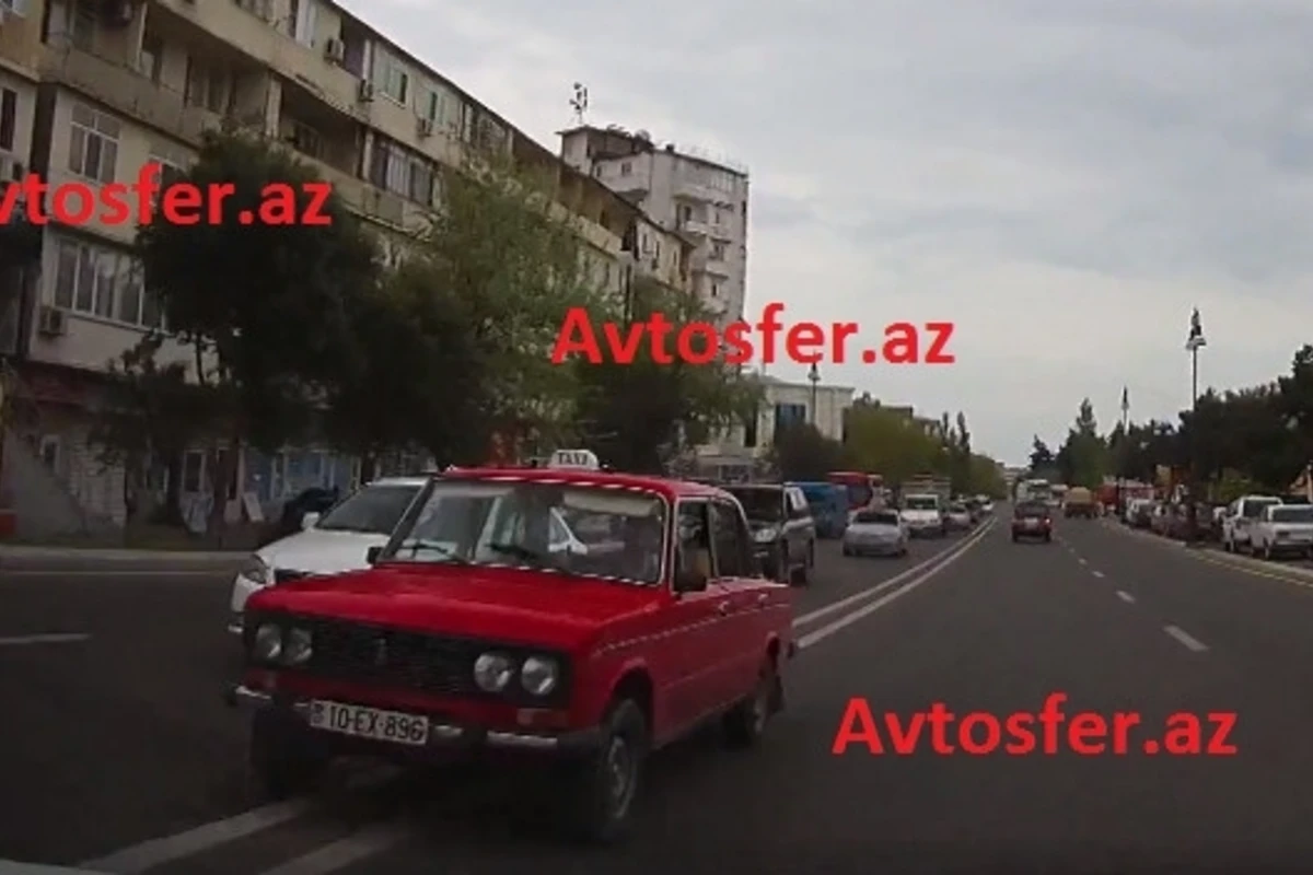 Водитель такси устроил гонки в Баку (видео)