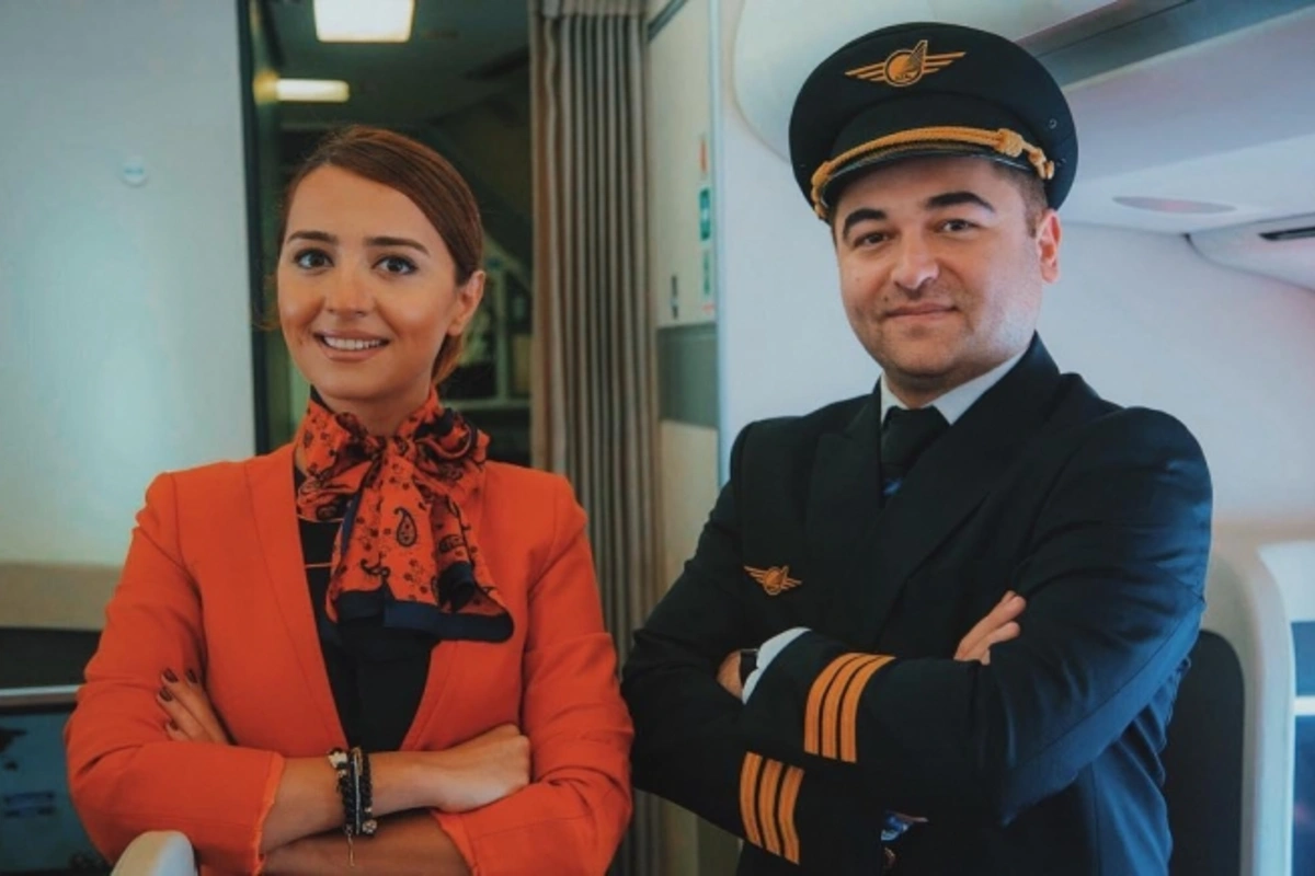 Азербайджанские ведущие сплотились в бакинском аэропорту (фото)